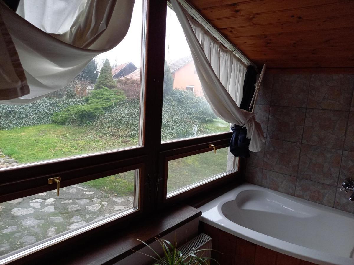 Holiday home Idill Ueduelohaz Tiszafured