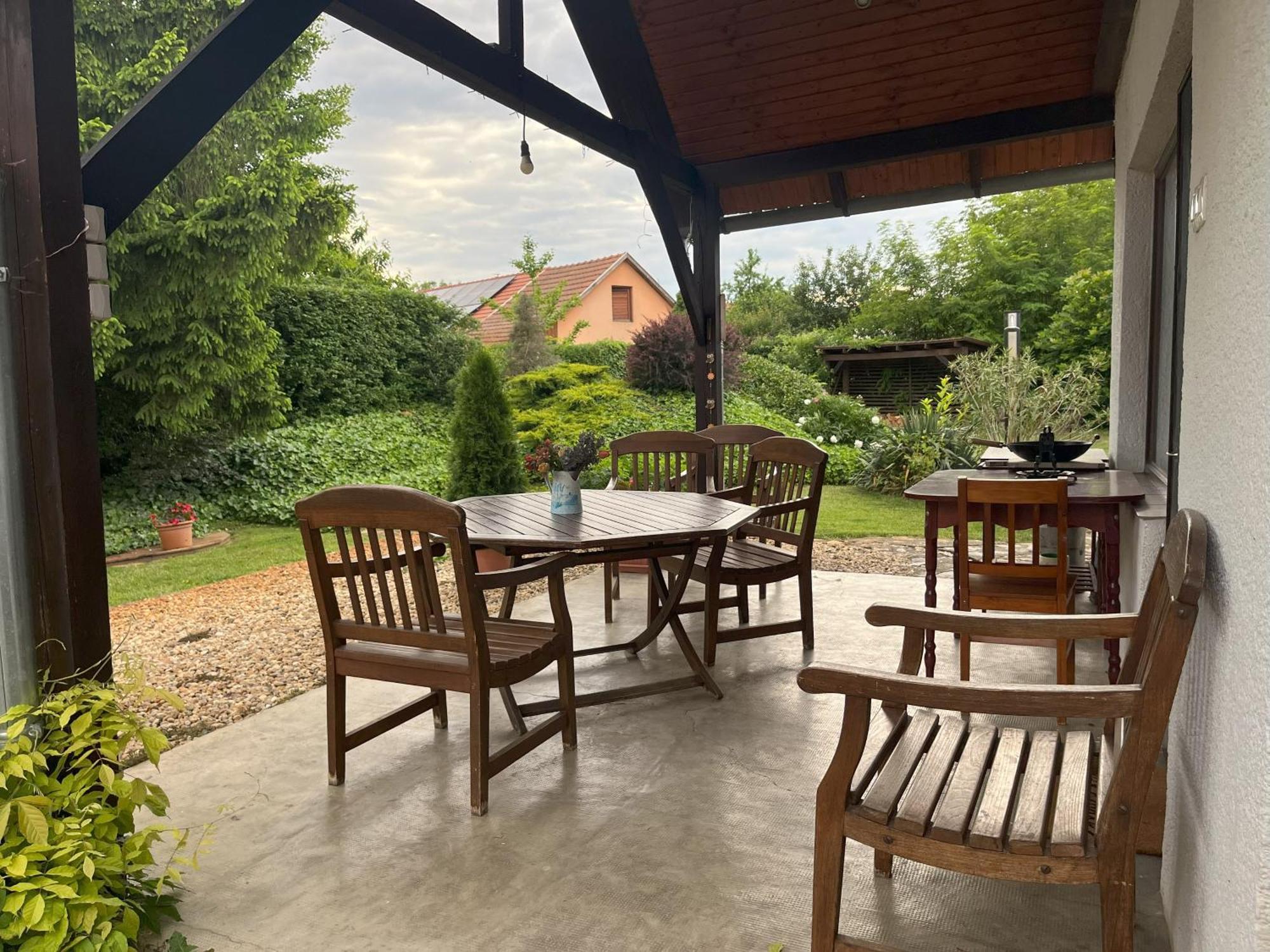 Idill Ueduelohaz Holiday home Tiszafured